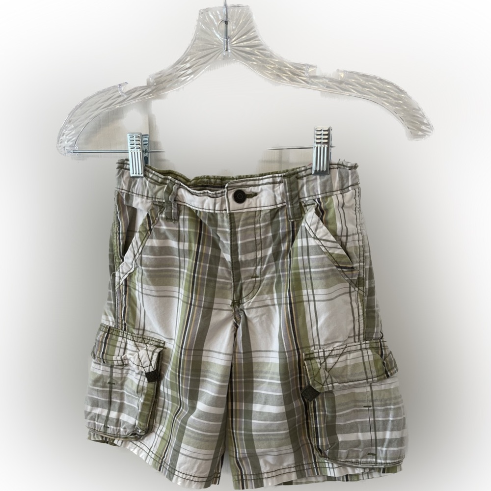 Boy’s WRG JEANS CO Plaid Shorts. Color White and Green. Size 7.